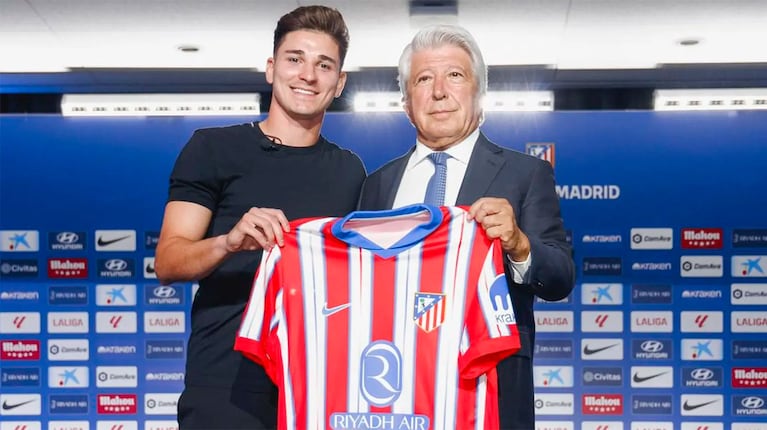 Julián Álvarez y Enrique Cerezo (Foto: Atlético Madrid).