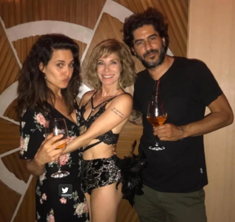 Julieta Díaz se mostró públicamente con su novio, el humorista Tute: noche de teatro y encuentro con amigos