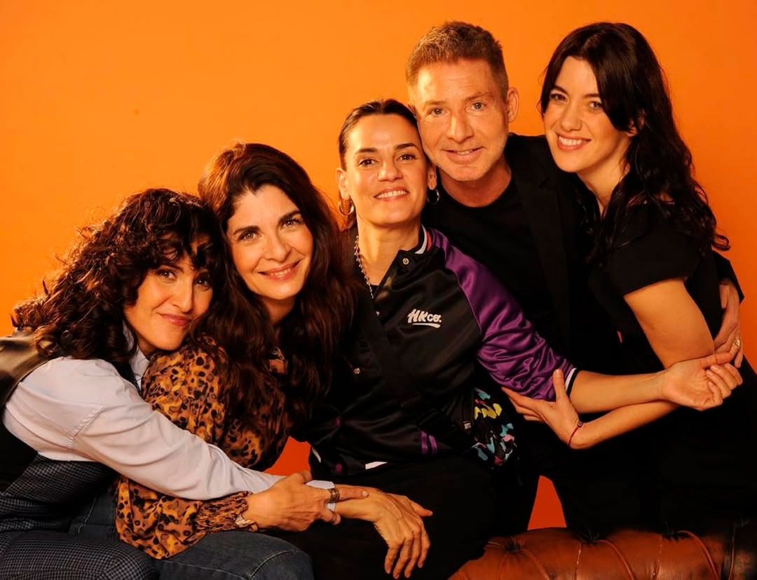 Julieta Díaz, Soledad Villamil, Pilar Gamboa, Adrián Suar y Ariadna Asturzzi.