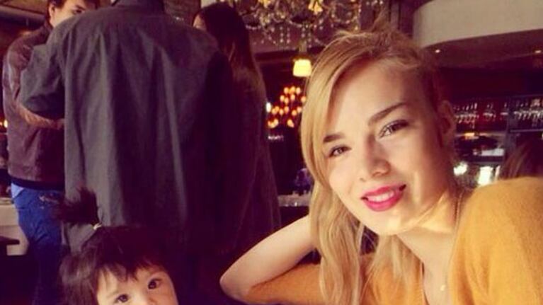 Julieta, la hija de Javier Saviola cumplió un año. (Foto: Twitter @romanelaamato)