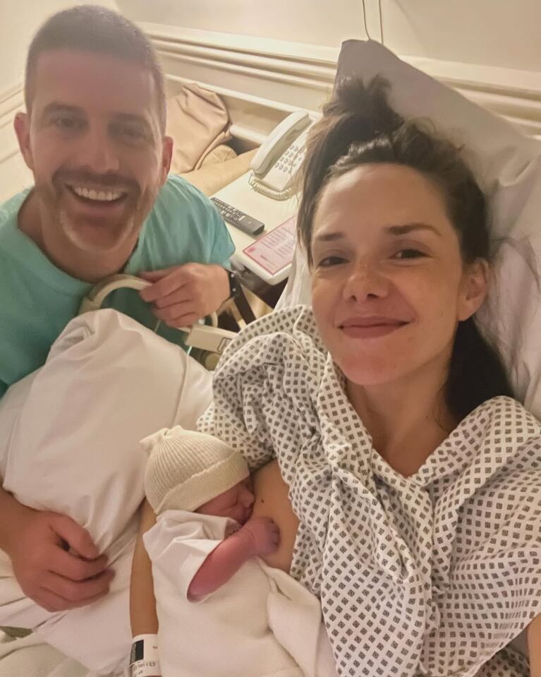 Julieta Nair Calvo, Andrés Rolando y su hija Isabella (Foto: Instagram).