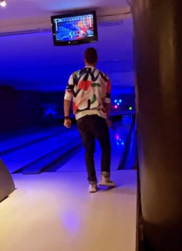 Julieta Nair Calvo escrachó a Nico Vázquez y Gime Accardi jugando al bowling: "Son de madera"