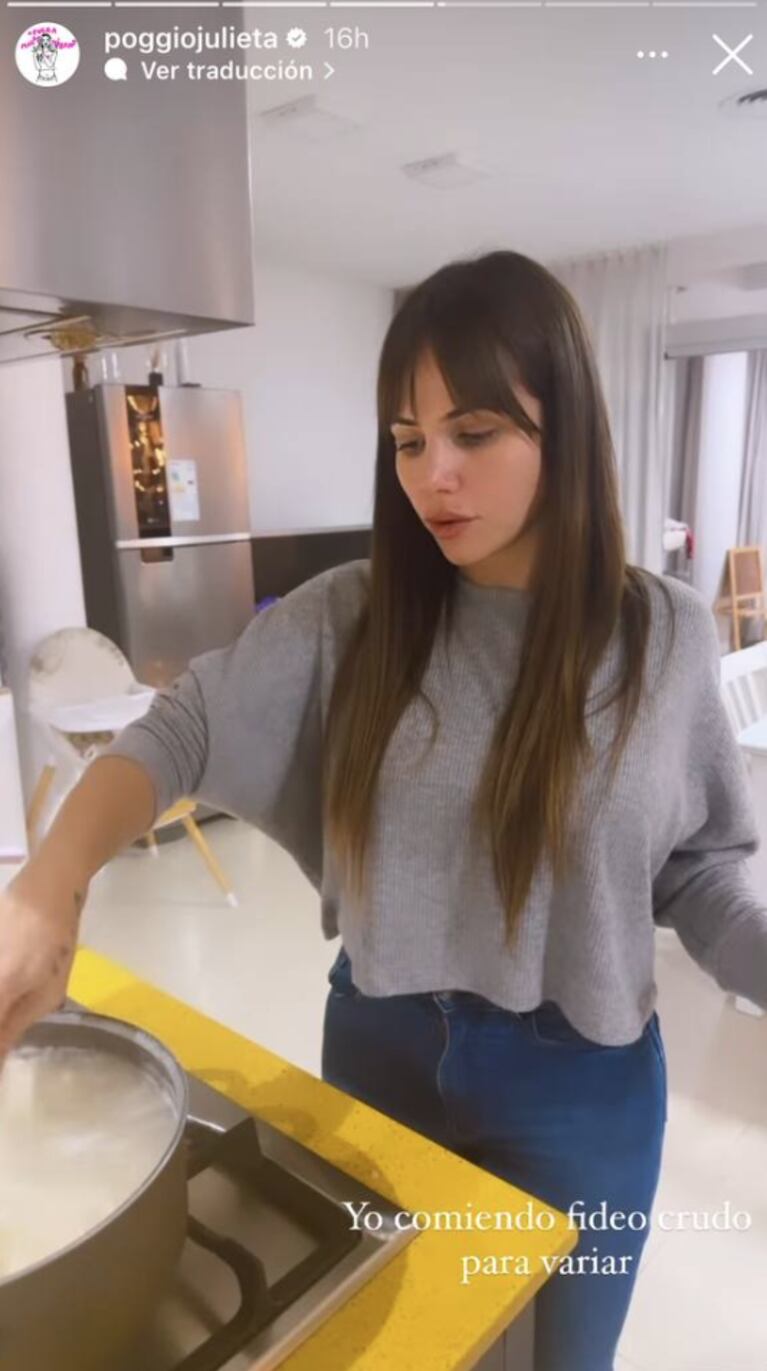 Julieta Poggio, Daniela Celis y Romina Uhrig hicieron pijama party: pastas, dulces y "fiaca" en la cama
