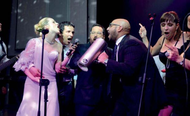 Julieta Prandi y Claudio Contardi festejaron a lo grande su boda (Foto: Gente). 