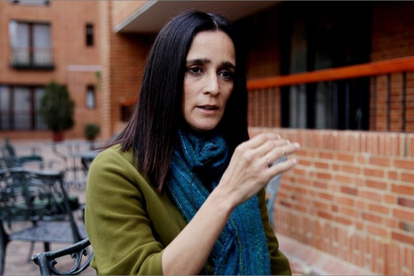 Julieta Venegas recibió un disco de diamante por las ventas de su tema El Presente   