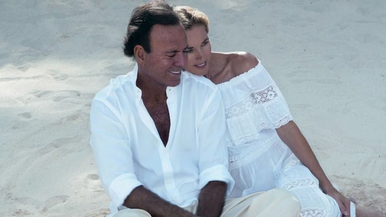Julio Iglesias y su esposa deberán presentarse ante la Justicia de Miami por una demanda millonaria. Crédito: AFP