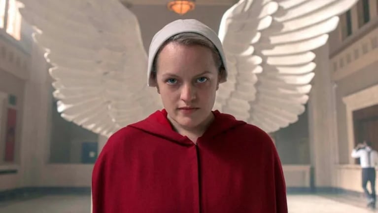 June Osborne con alas de ángel en el desenlace de El Cuento de la Criada.
Fuente: Hulu.