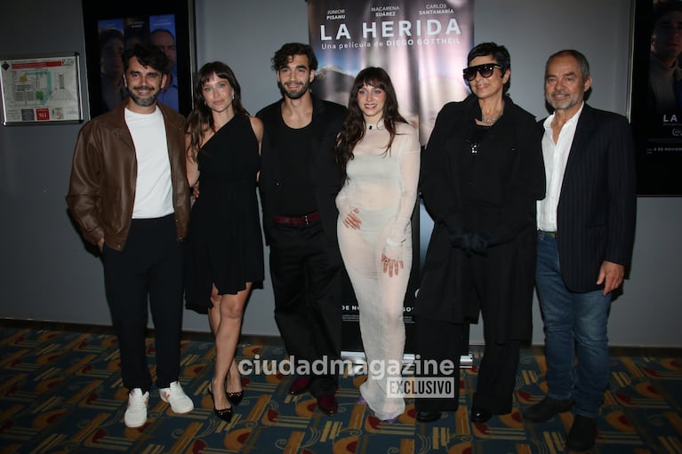 Junior Pisanú con Gonzalo Heredia, Brenda Gandini, Macarena Suárez, Daniela Cardone y Carlos Santamaría
