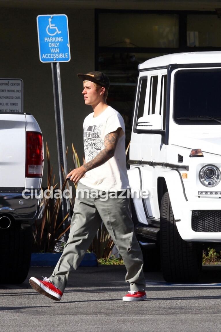 Justin Bieber estacionó su camioneta en un lugar reservado para gente con discapacidad 