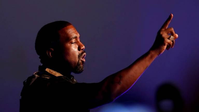 Kanye West le habría pagado a un empleado para que no filtrara unos comentarios antisemitas