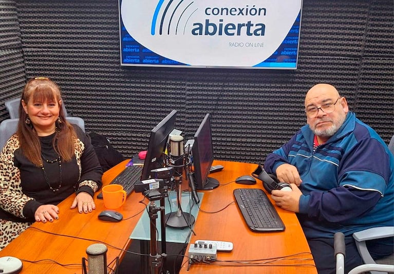 Karim González con Roly Serrano (Foto: gentileza Conexión Abierta)