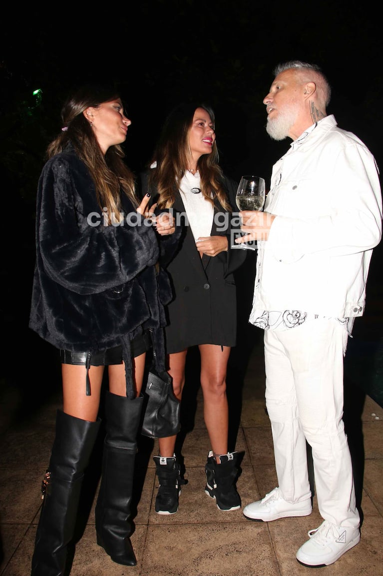 Karina Jelinek y Flor Parise en el cumpleaños de Fabián Esperón (Foto: Movilpress).