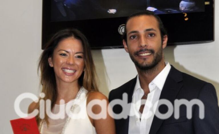 Karina Jelinek y Leandro Fariña, el día del civil. (Foto: Ciudad.com)