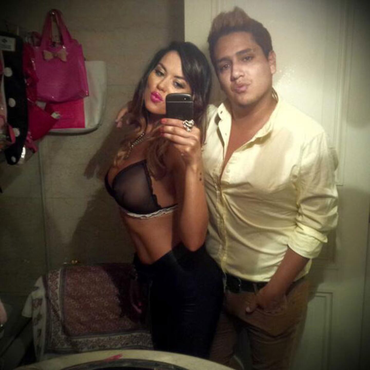 Karina Jelinek y su amigo Kenny Palacios (Foto: Twitter). 