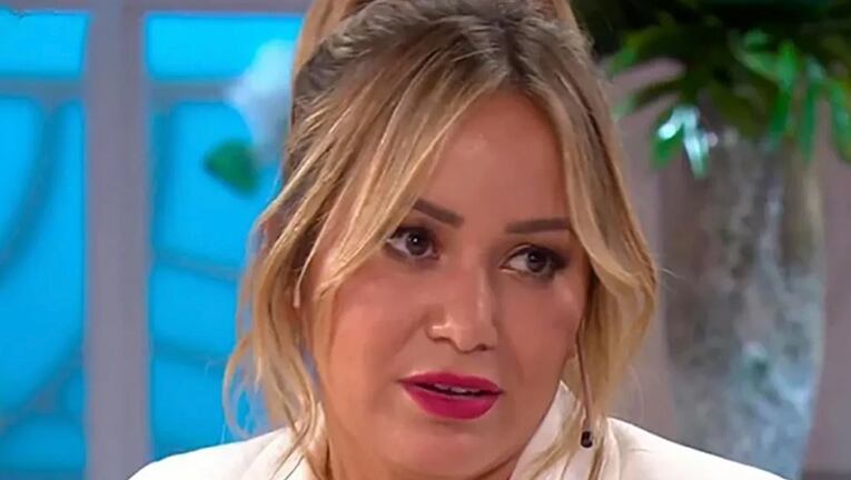 Karina sufrió un derrame en su ojo por el estrés.