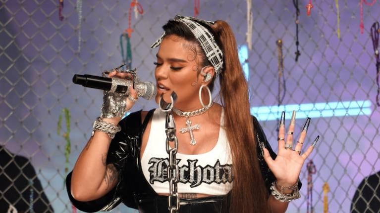 Karol G recibió el premio Rule Breaker en la gala de mujeres de Billboard