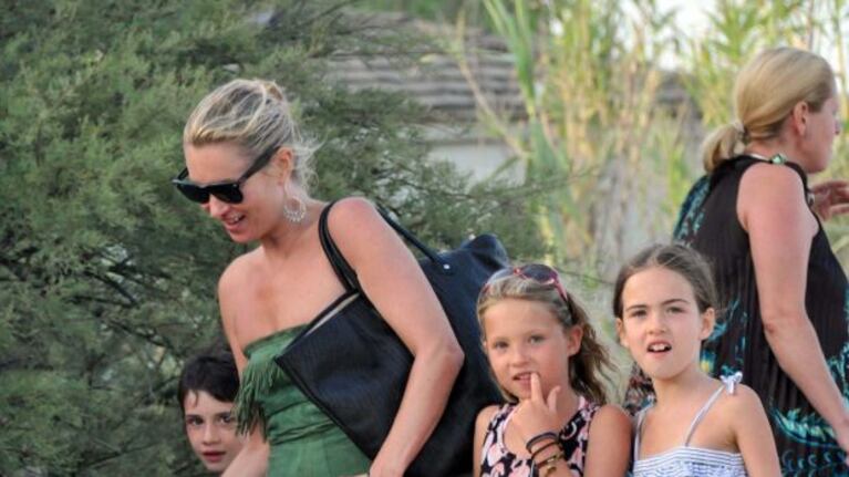 Kate junto a su hija y algunos hijos de amigos