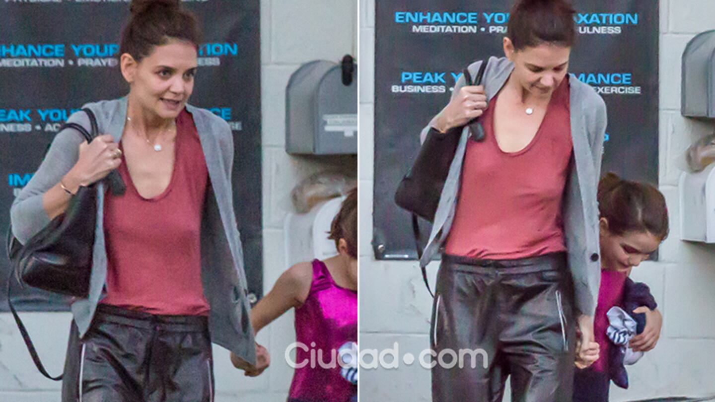 Katie Holmes, sin corpiño ni maquillaje con su hija. Fotos: Grosby Group.