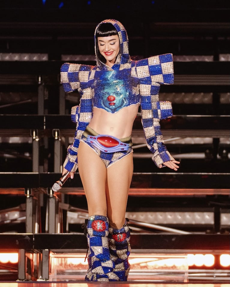 Katy Perry recibió un corset de Vero de la Canal y dijo que lo va a usar: el video | Créditos: Instagram @katyperry
