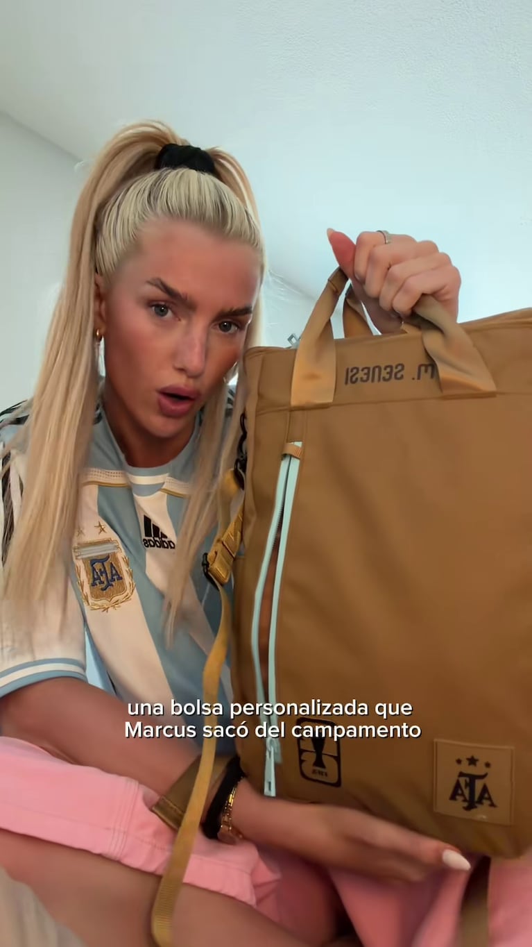 Kelci Rose mostró el regalo que Lionel Messi envió a todo el plantel de la Selección Argentina tras el Mundial 2026 (Foto: captura de TikTok).