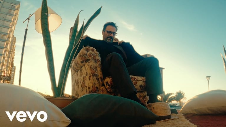 Kevin Johansen canta de amor y de amoríos