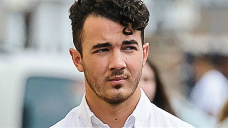 Kevin Jonas de los Jonas Brothers testifica en juicio a la FIFA
