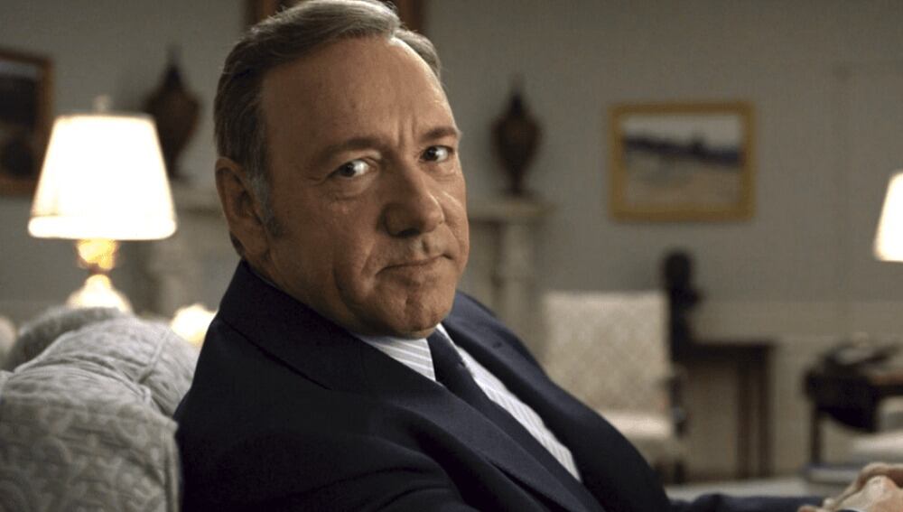 Kevin Spacey se quemó una mano cuando grababa promocionales de House of Cards 
