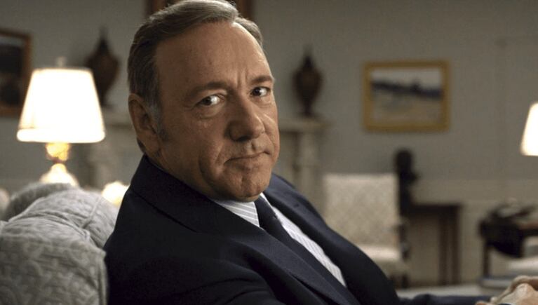 Kevin Spacey se quemó una mano cuando grababa promocionales de House of Cards 