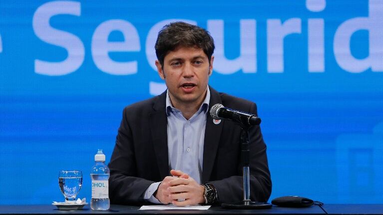  Kicillof se aplicó la vacuna contra el coronavirus y dio por iniciada la campaña en la Provincia. Foto:  Efe.