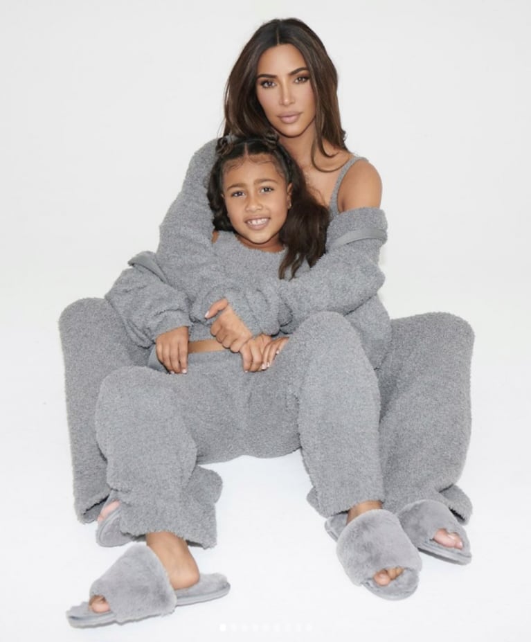 Kim Kardashian protagonizó una 'fashionista' producción de fotos con su hija mayor