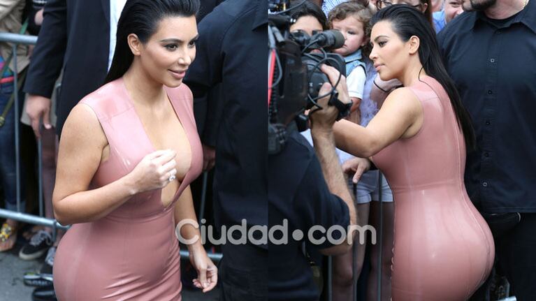Kim Kardashian, sensual y embarazada en un evento (Fotos: Grosby Group). 