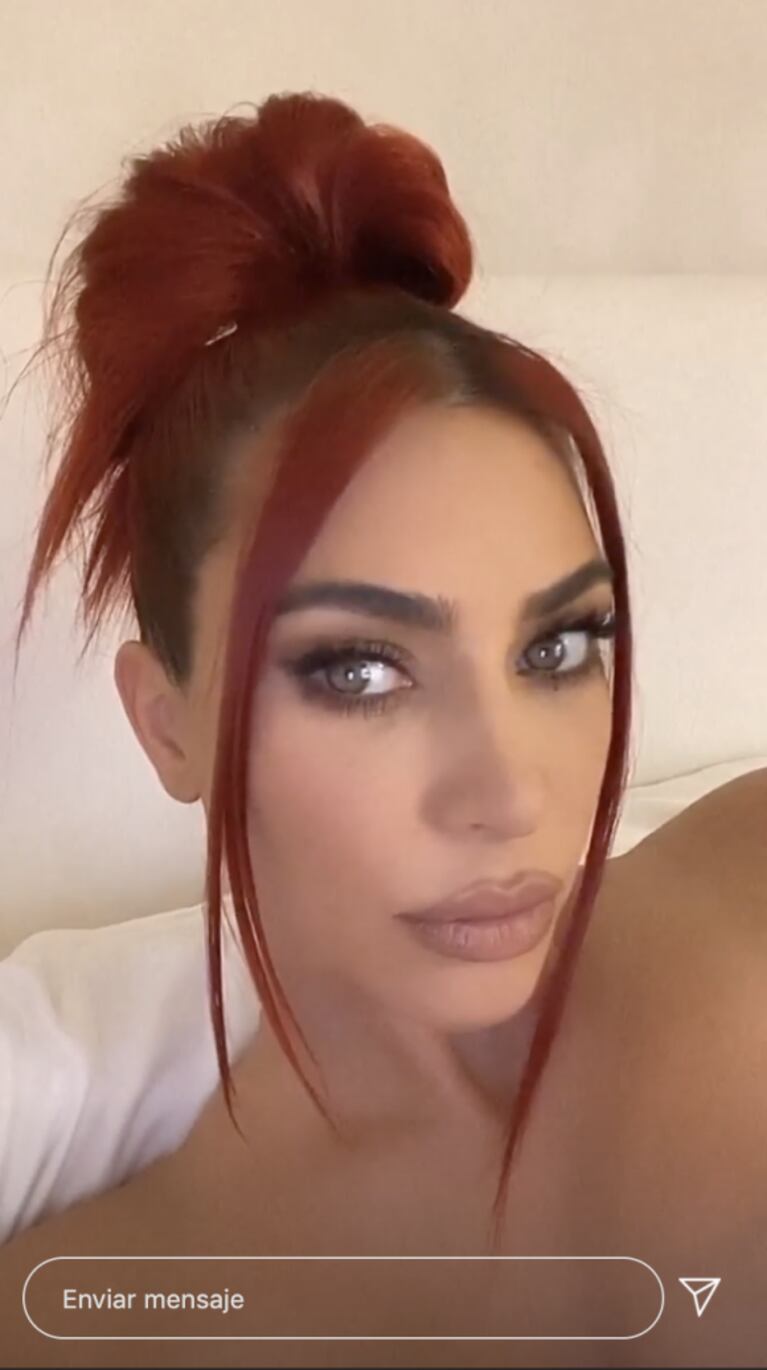Kim Kardashian sorprendió con un radical cambio de look: se tiñó el cabello de colorado