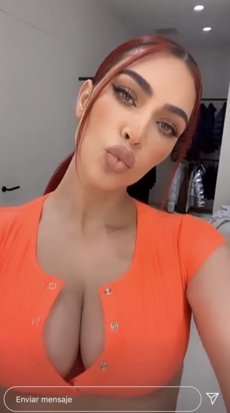 Kim Kardashian sorprendió con un radical cambio de look: se tiñó el cabello de colorado