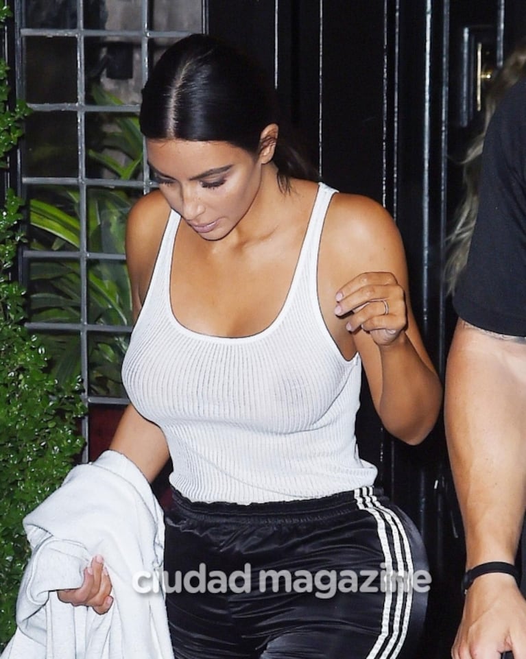 Kim Kardashian, una bomba sexy sin ropa interior por las calles de Nueva York