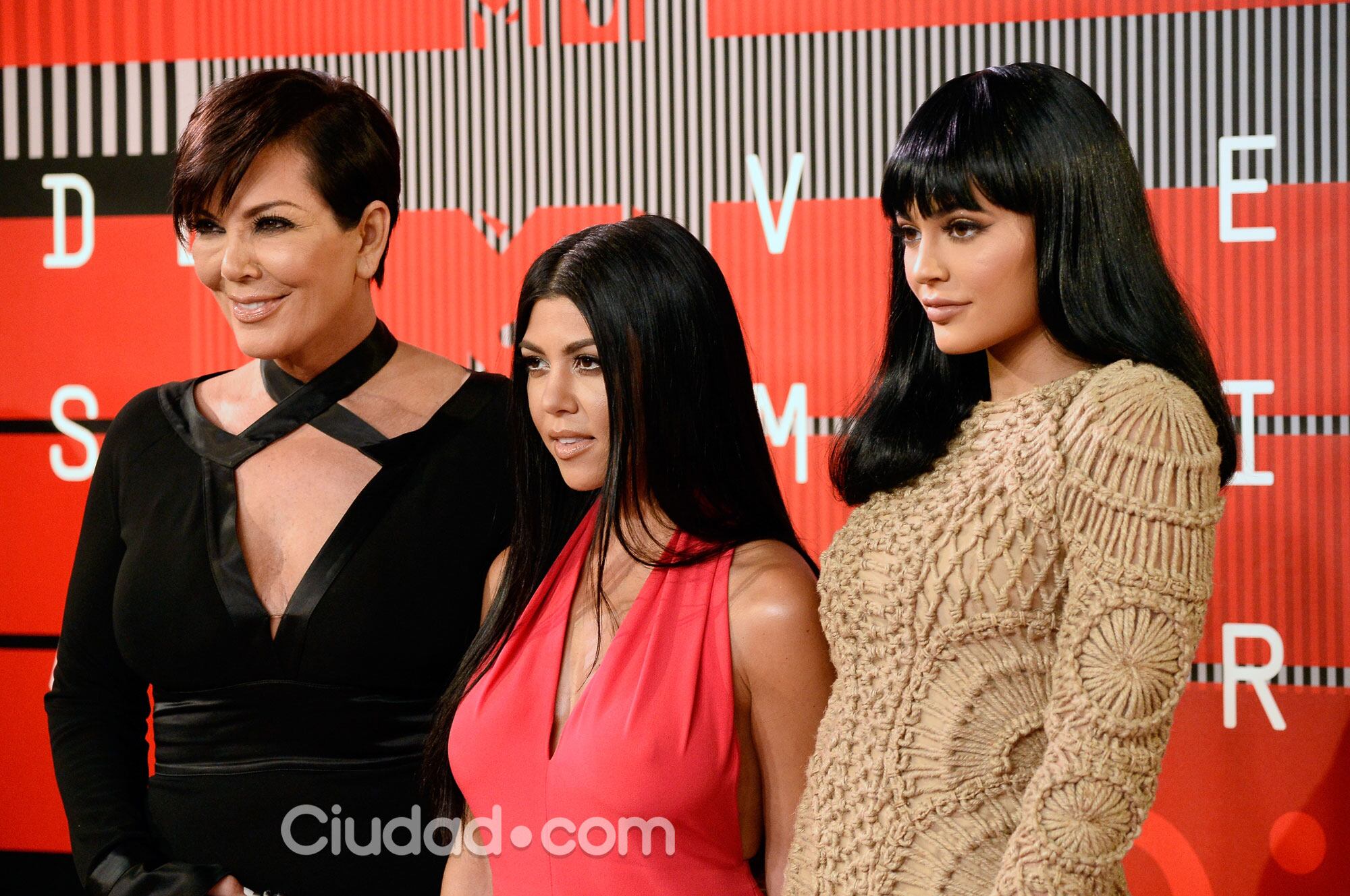 Kriss y Kylie Jenner junto a Kourtney Kardashian, infaltables (Fotos: AFP). 