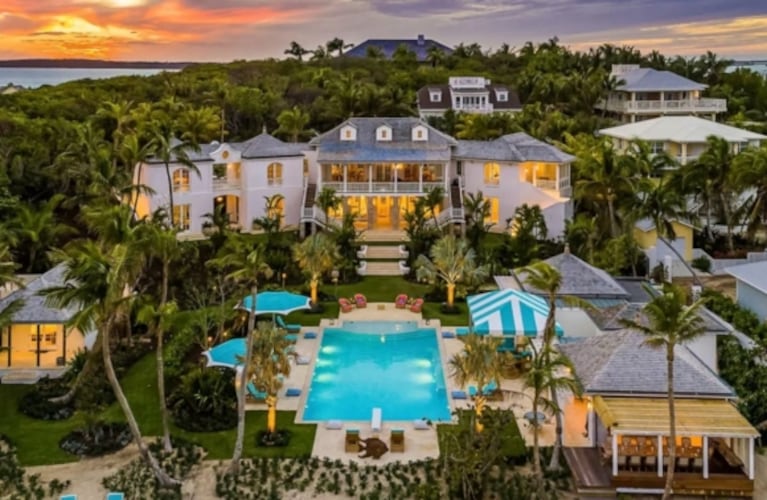 Kylie Jenner alquiló una tremenda mansión en Bahamas y revelaron cuánto paga por noche: 10 mil dólares el día