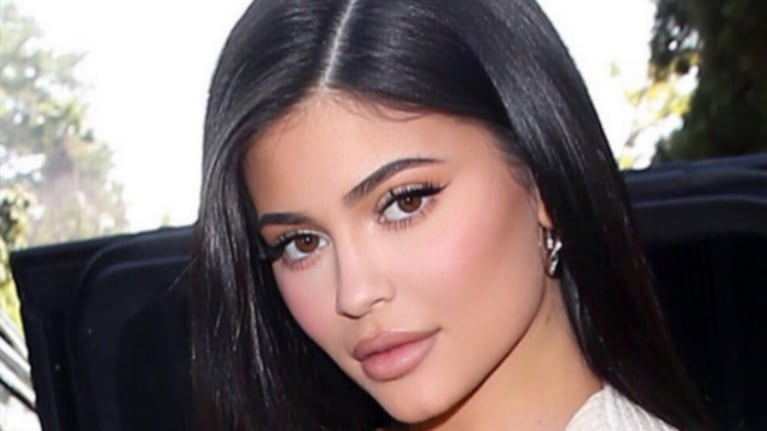 Kylie le dio una mano a su hermano Rob.