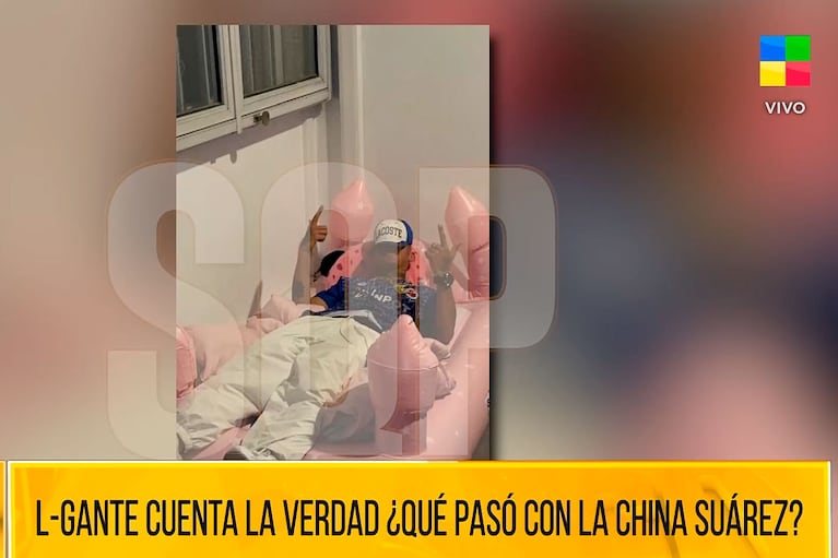 L-Gante en la cama de la China Suárez (captura de América TV, SQP)