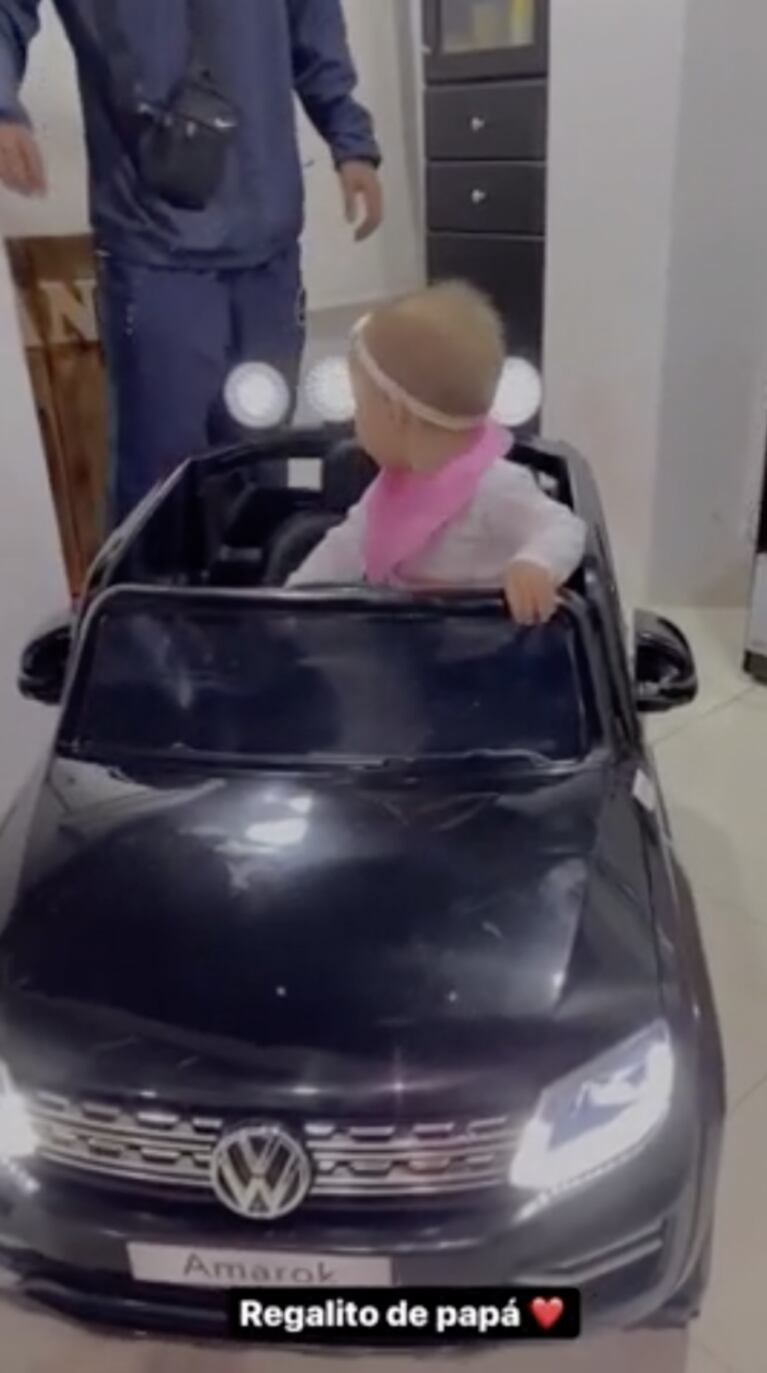 L-Gante le regaló a su hija una camioneta a batería de 120 mil pesos por su cumplemes
