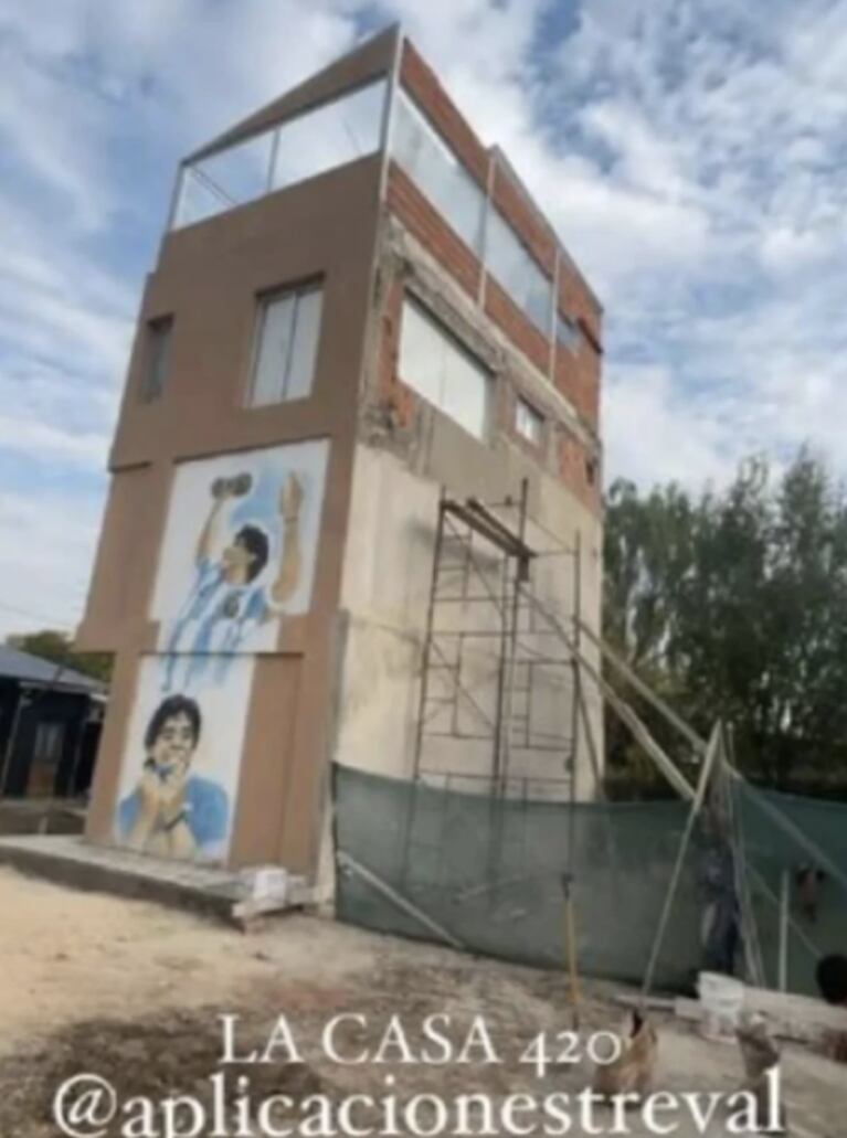L-Gante sorprendió con el homenaje a Maradona en la fachada de su nueva casa