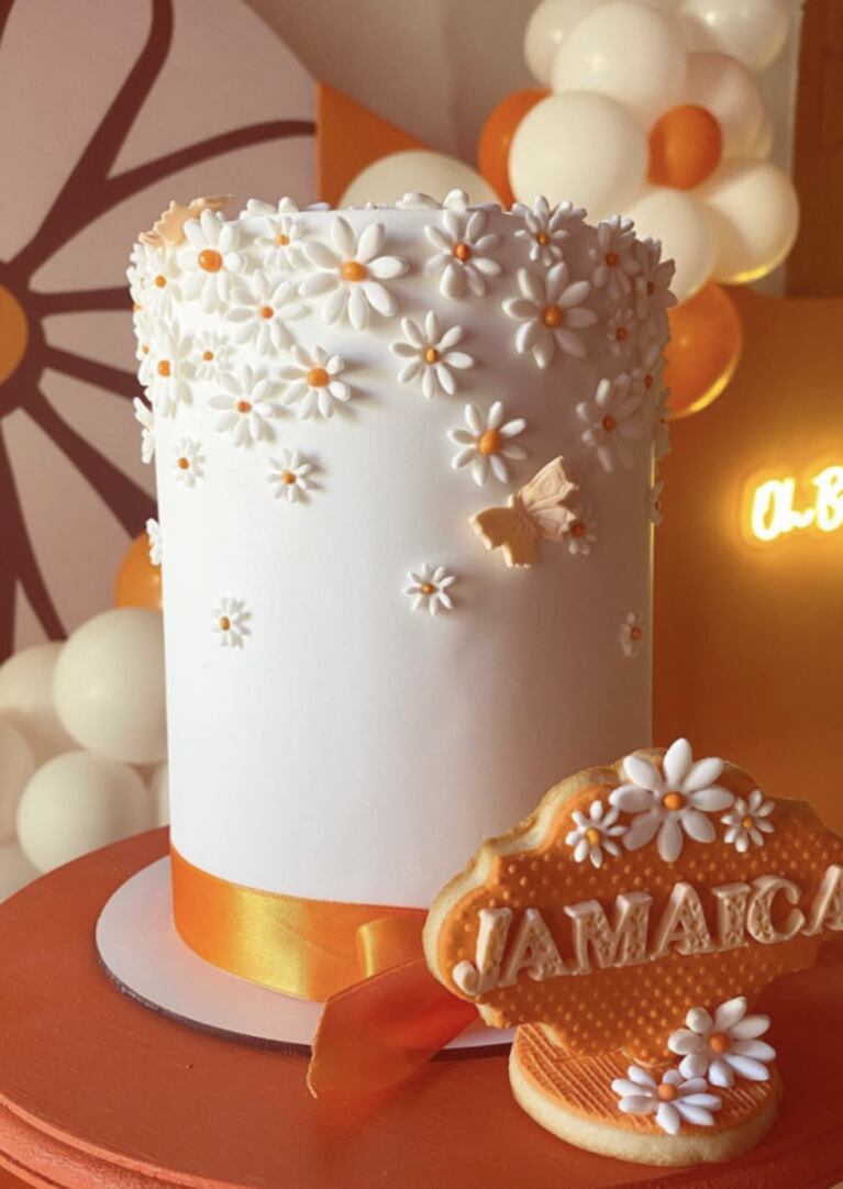 L-Gante y Tamara Báez celebraron los 6 meses de su hija Jamaica: el álbum íntimo del festejo 