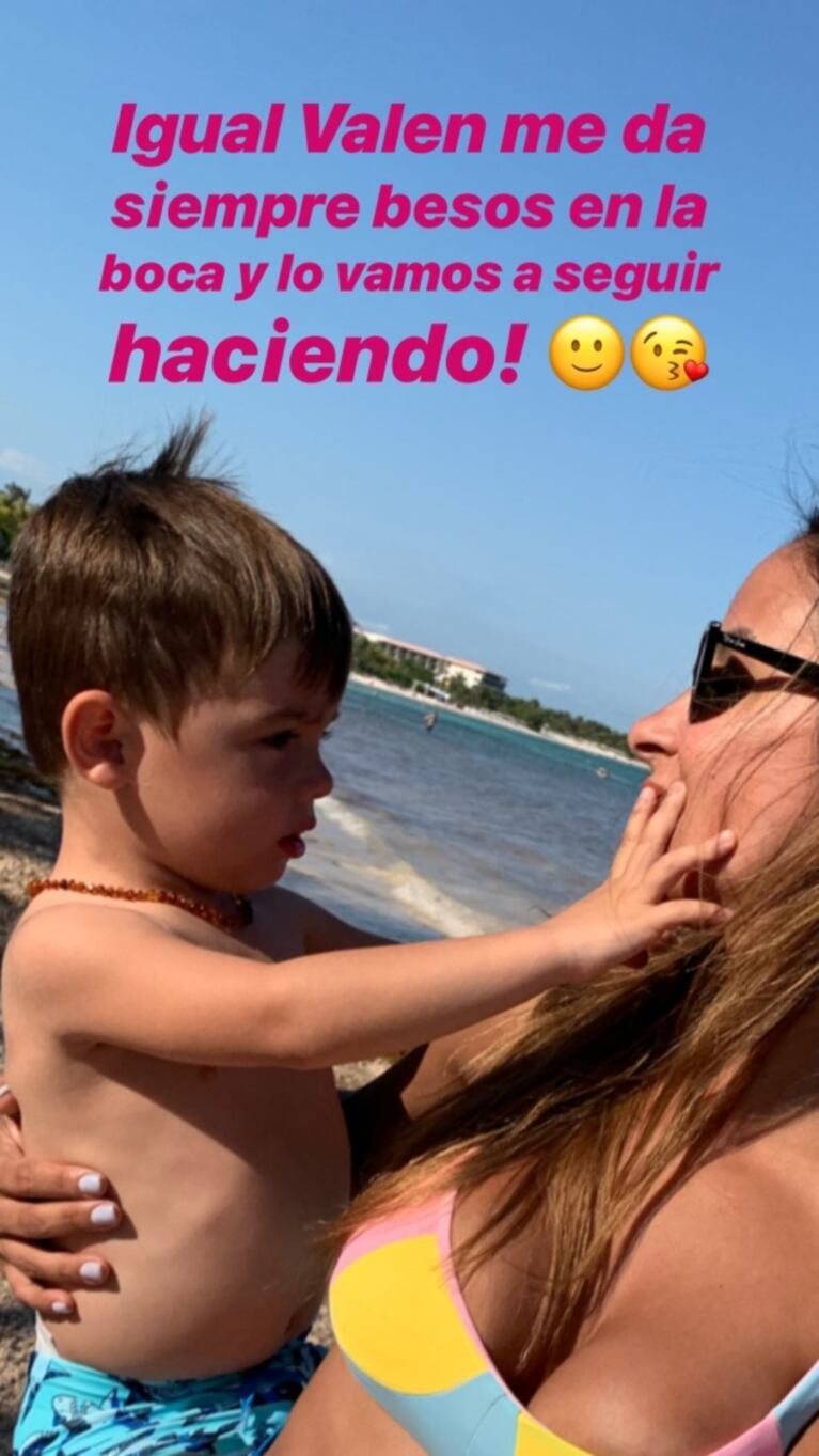 La aclaración de Lourdes Sánchez sobre una foto a los besos con su hijo: "No es en la boca, pero igual él siempre me los da"