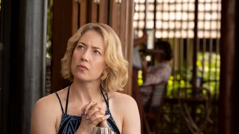La actriz Carrie Coon encarna a Laurie en la serie The White Lotus por HBO. Foto: HBO Max.
