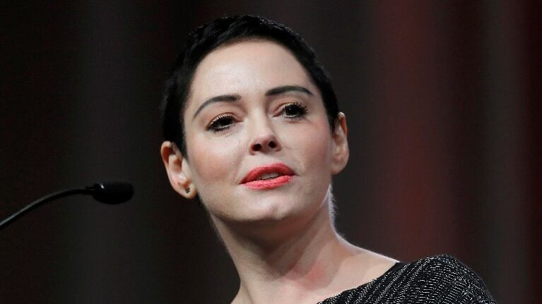 La actriz Rose McGowan acusó de abuso sexual al cineasta Alexander Payne. Foto: AP.