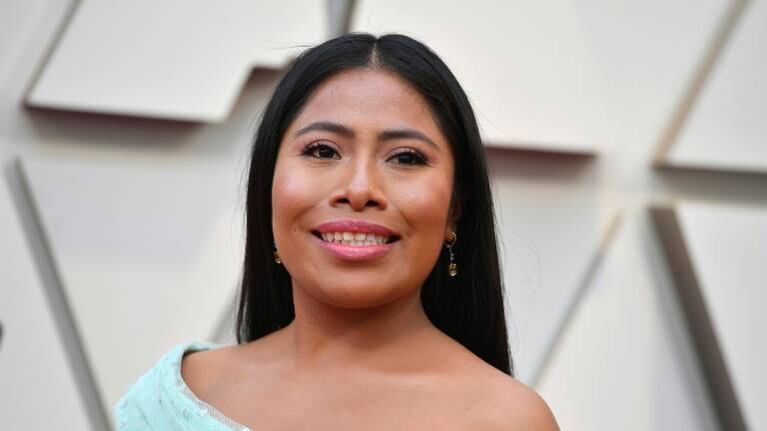 La actriz Yalitza Aparicio tuvo que desmentir el rumor de un grave accidente en la ruta