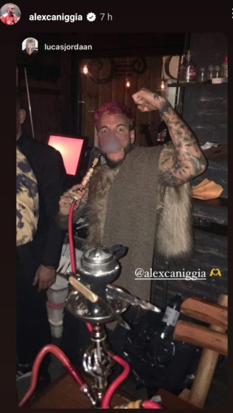 La alocada fiesta vikinga de Alex Caniggia, por dentro: excéntrico look, rapado, amigos y Melody Luz