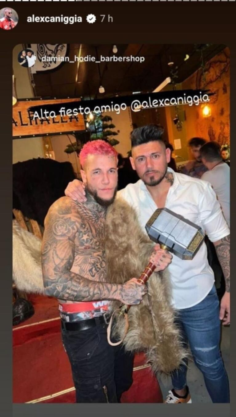 La alocada fiesta vikinga de Alex Caniggia, por dentro: excéntrico look, rapado, amigos y Melody Luz
