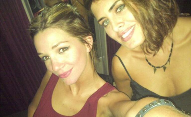 La alocada noche de Micaela Breque y Silvina Luna: dancing, tragos y mucha seducción (Foto: Twitter).