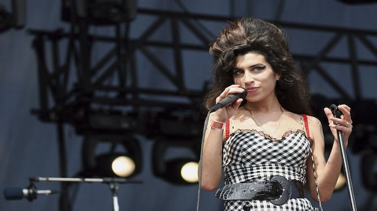 La Amy Winehouse más reflexiva, al descubierto en un libro de textos íntimos