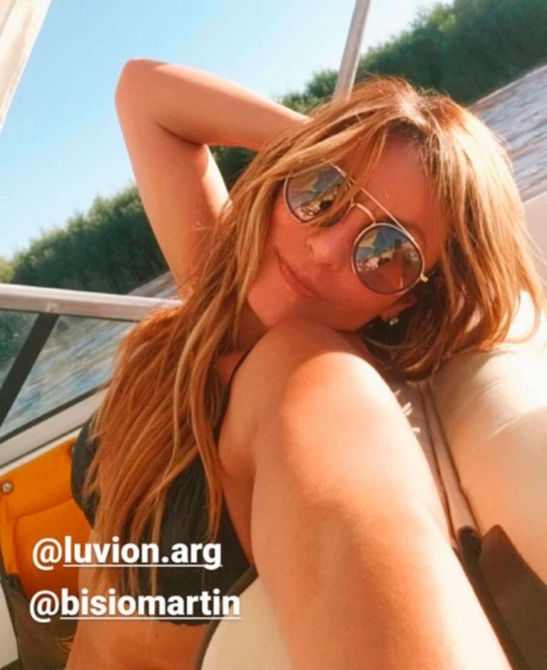 La apasionada tarde de río de Marcela Tauro y su novio, Martín Bisio: lomazos y muchos mimos al sol